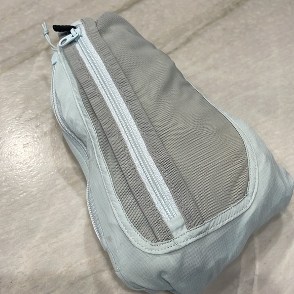 Arc'teryx Women's Light Blue Jacket - Picture 8 of 8